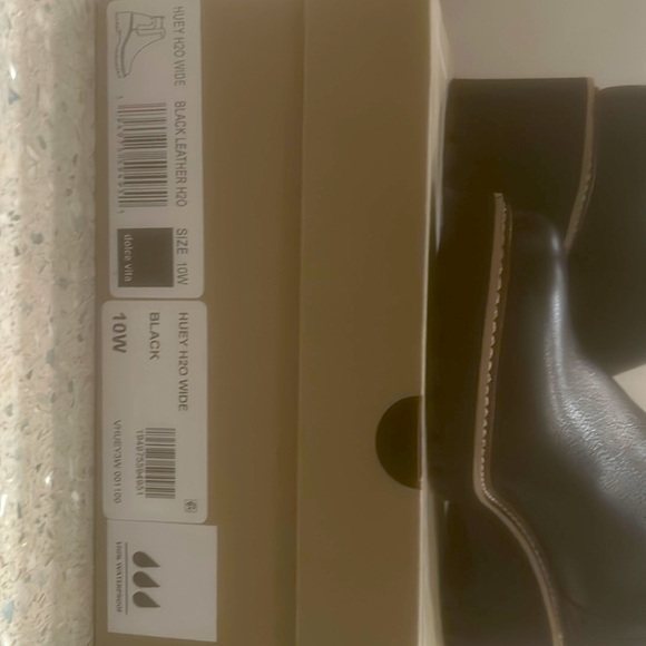 Black leather “Chelsea” ankle boot. Lug sole. Size 10. Worn once. - Picture 3 of 5